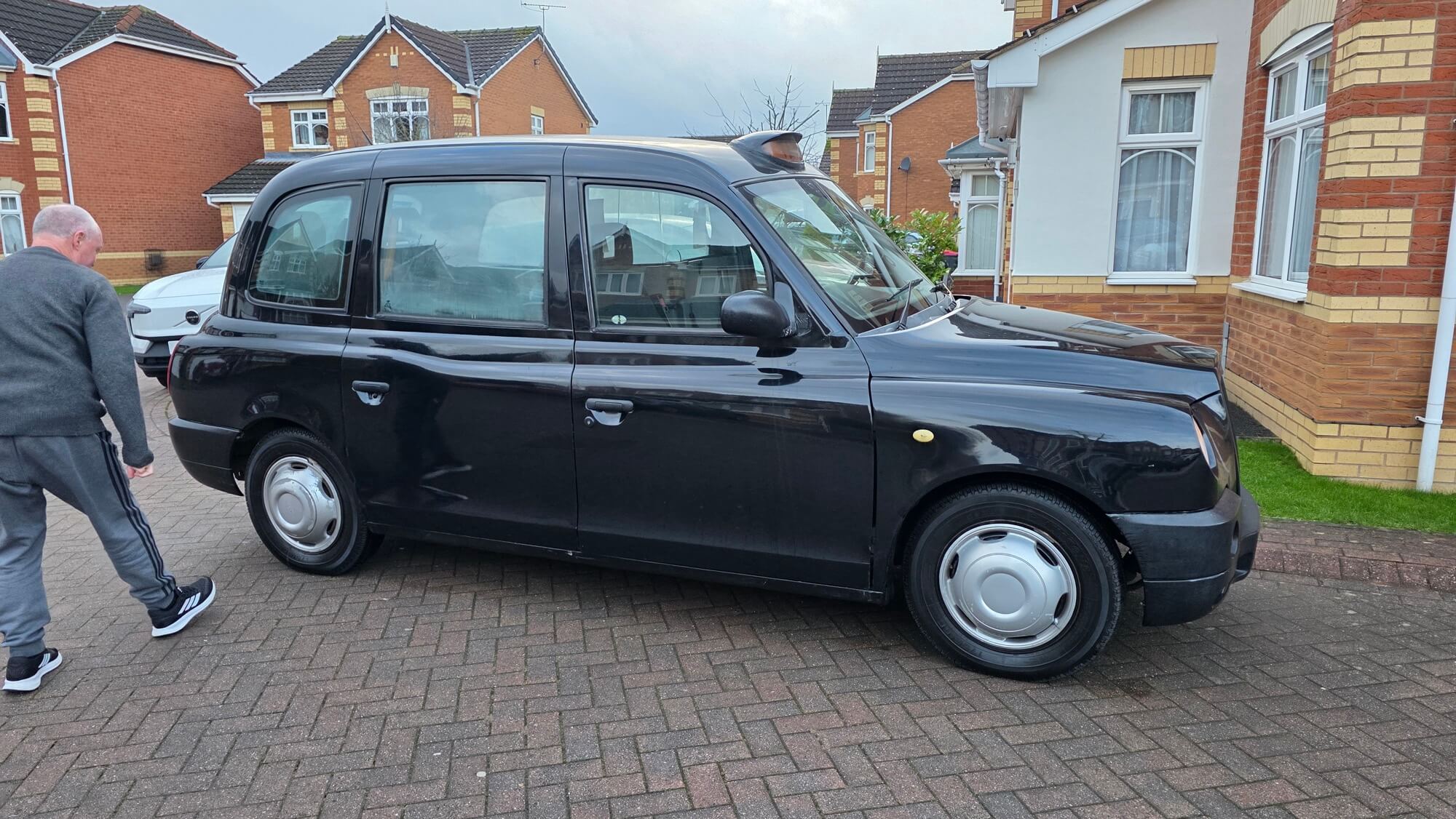 Side view of the London Taxi TX4 on a driveway